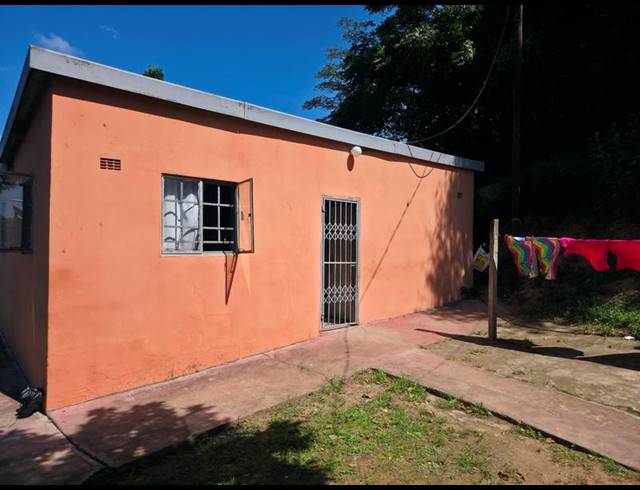 4 BEDROOM APARTMENT FOR SALE IN UMLAZI R